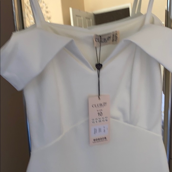 Beautiful white off the shoulder dress - Picture 3 of 6